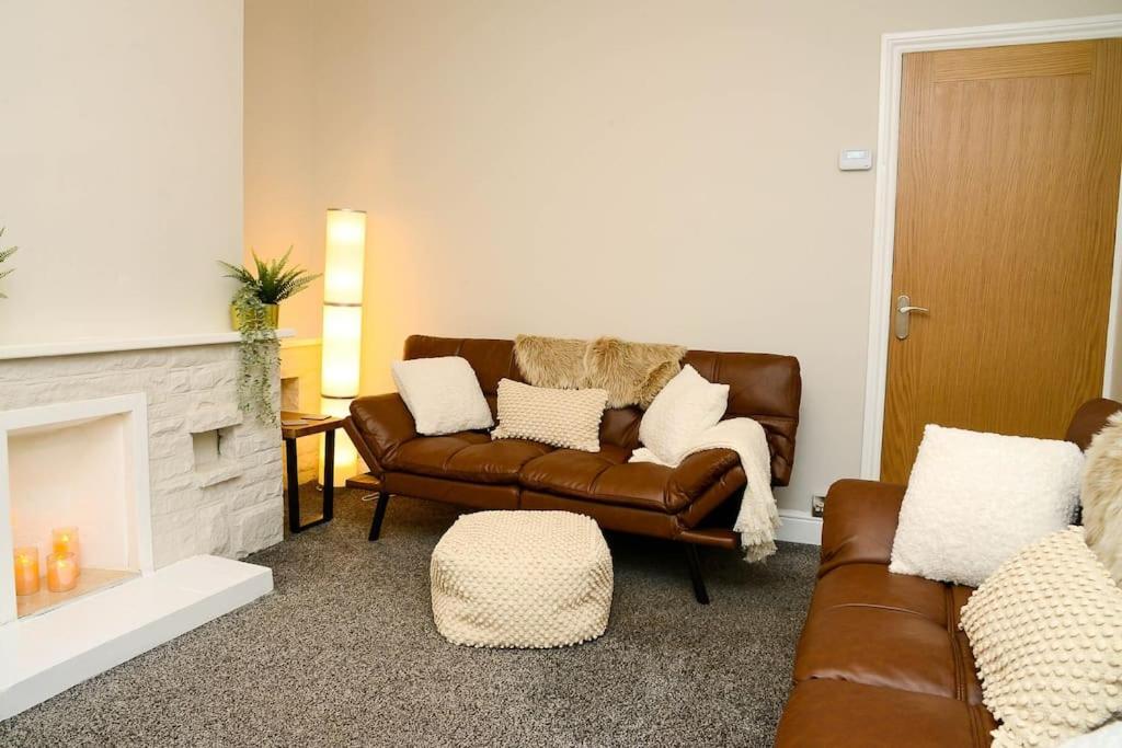 Delightful 2 Bed Town Centre House, Sleeps 4 Apartment Barnsley Luaran gambar